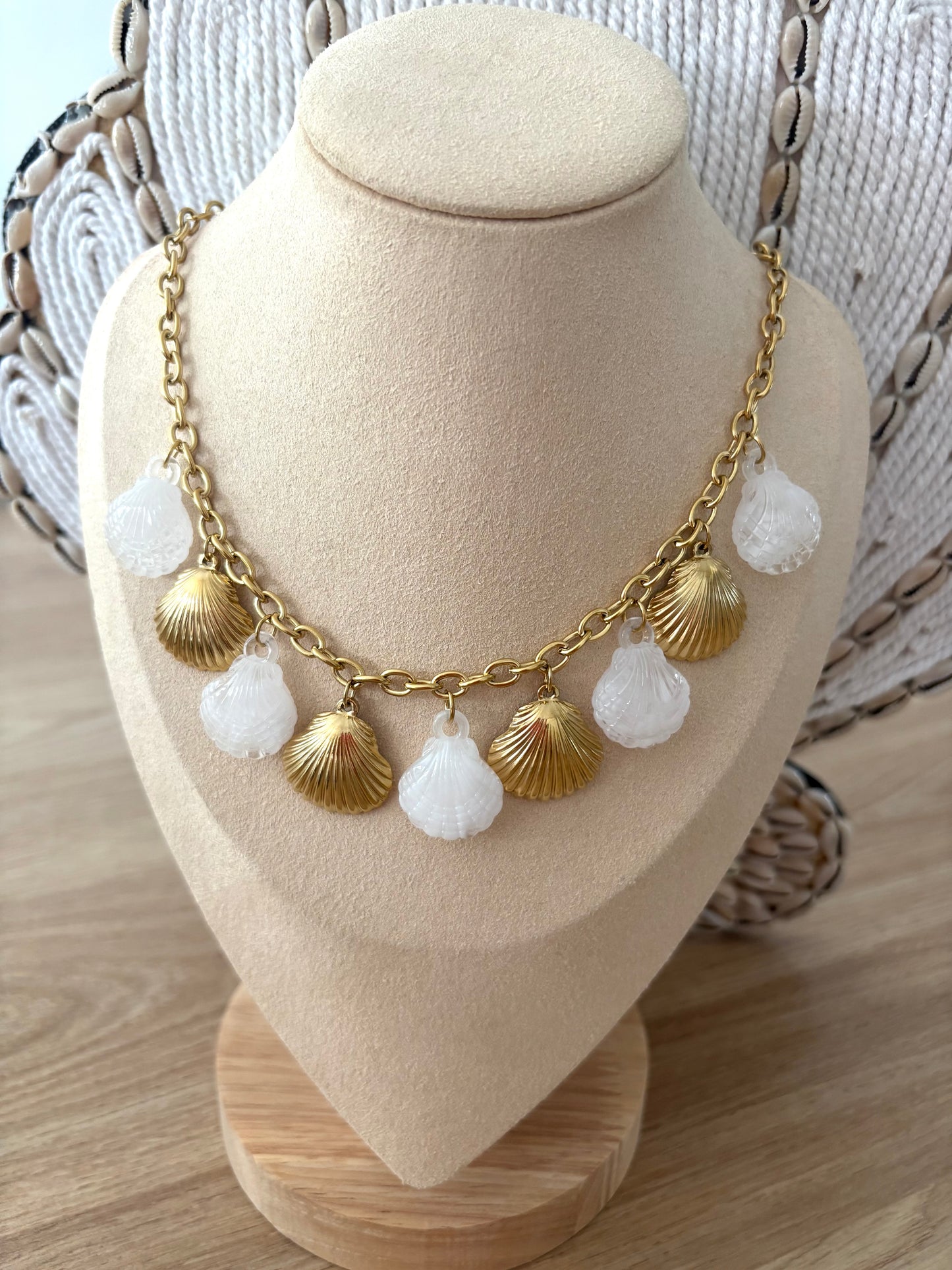 Collier breloques coquillages