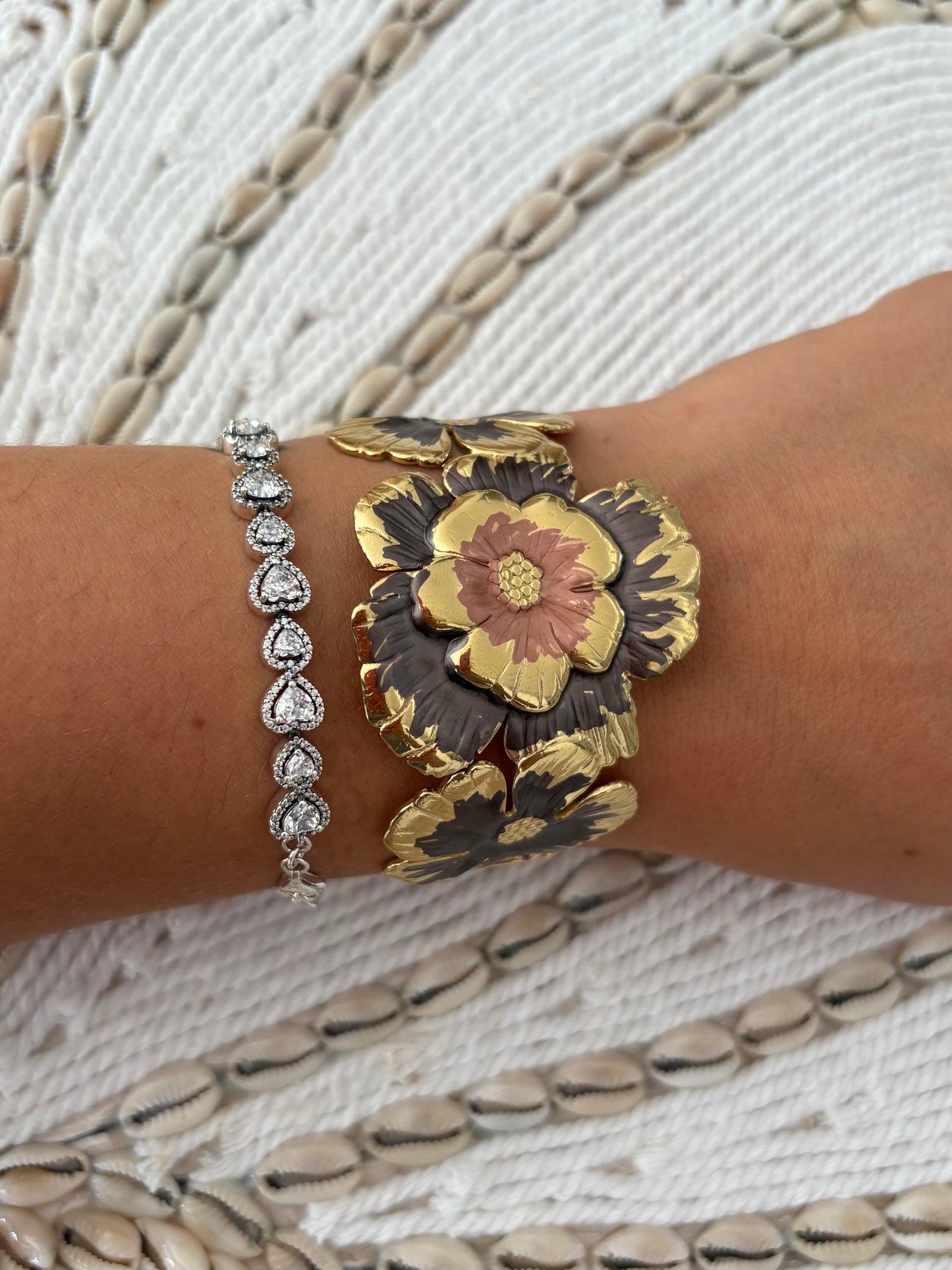 Bracelet manchette fleurs marron chocolat