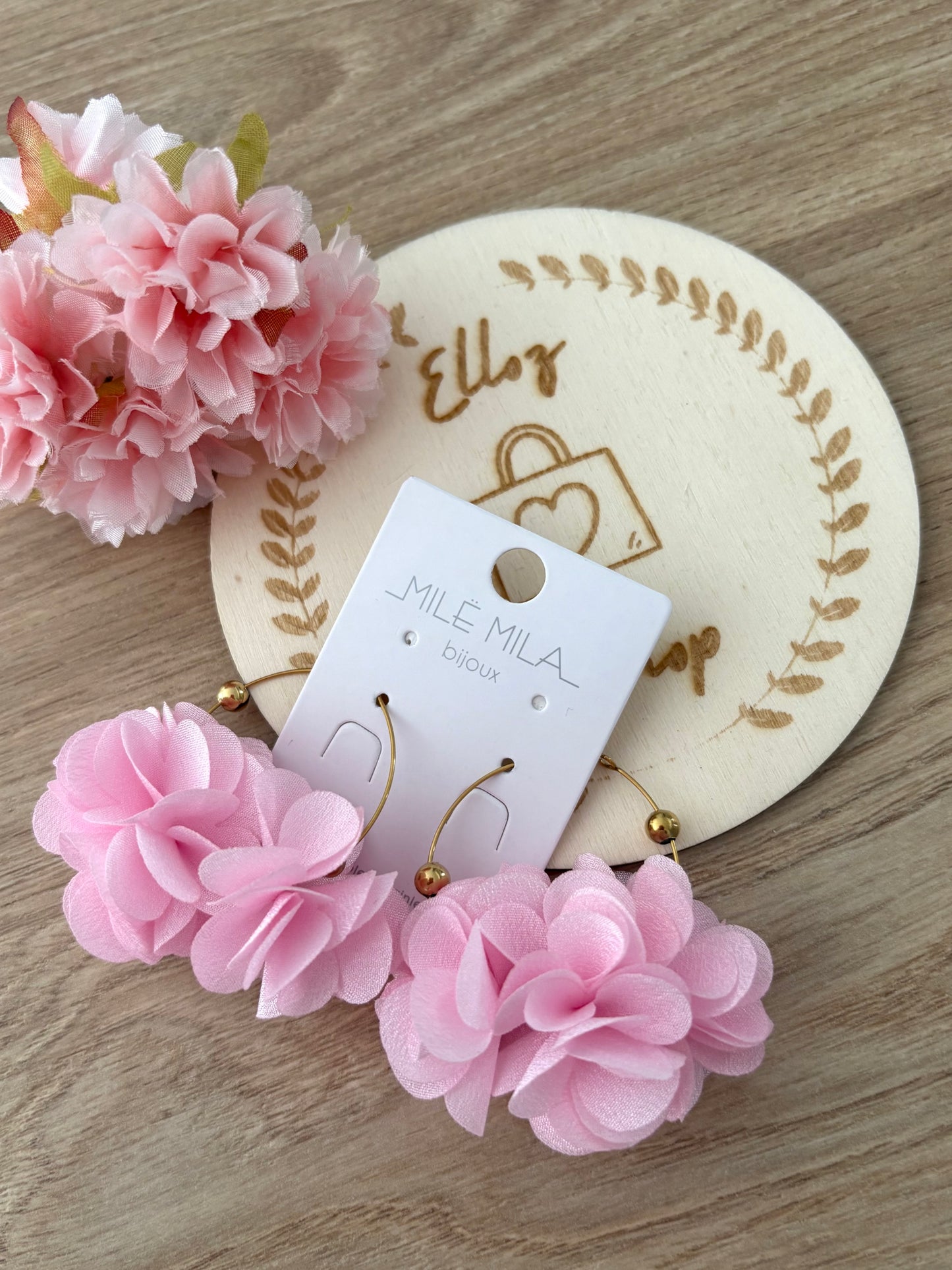 Boucles d’oreilles créoles fleurs rose