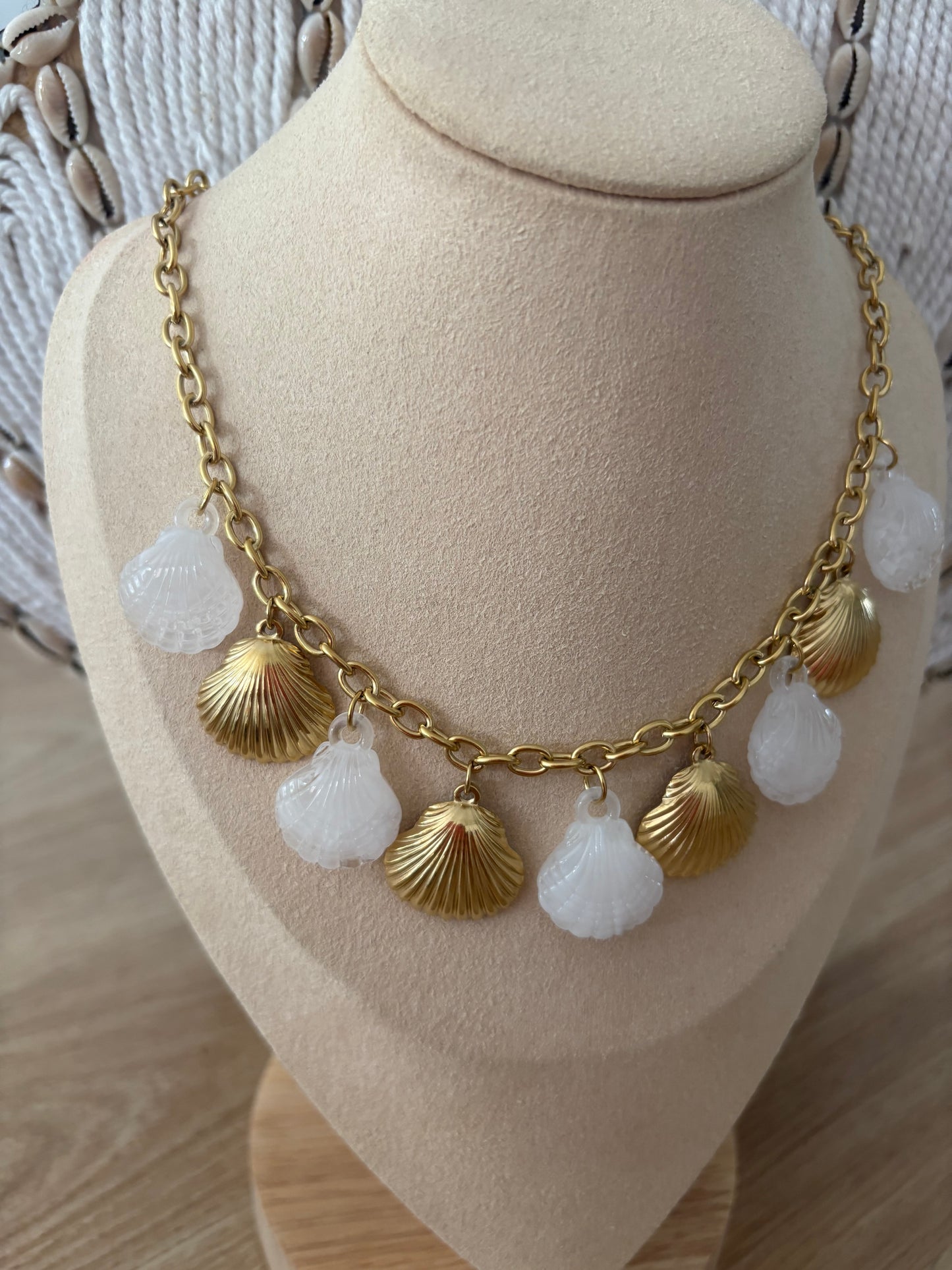Collier breloques coquillages