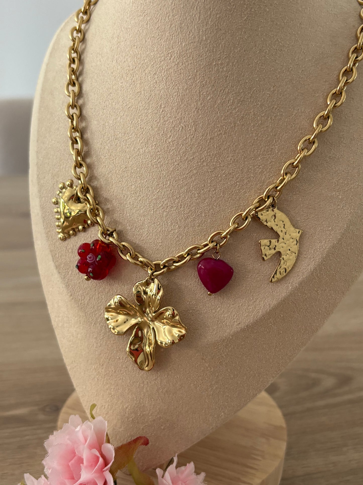 Collier breloques fleur hirondelle
