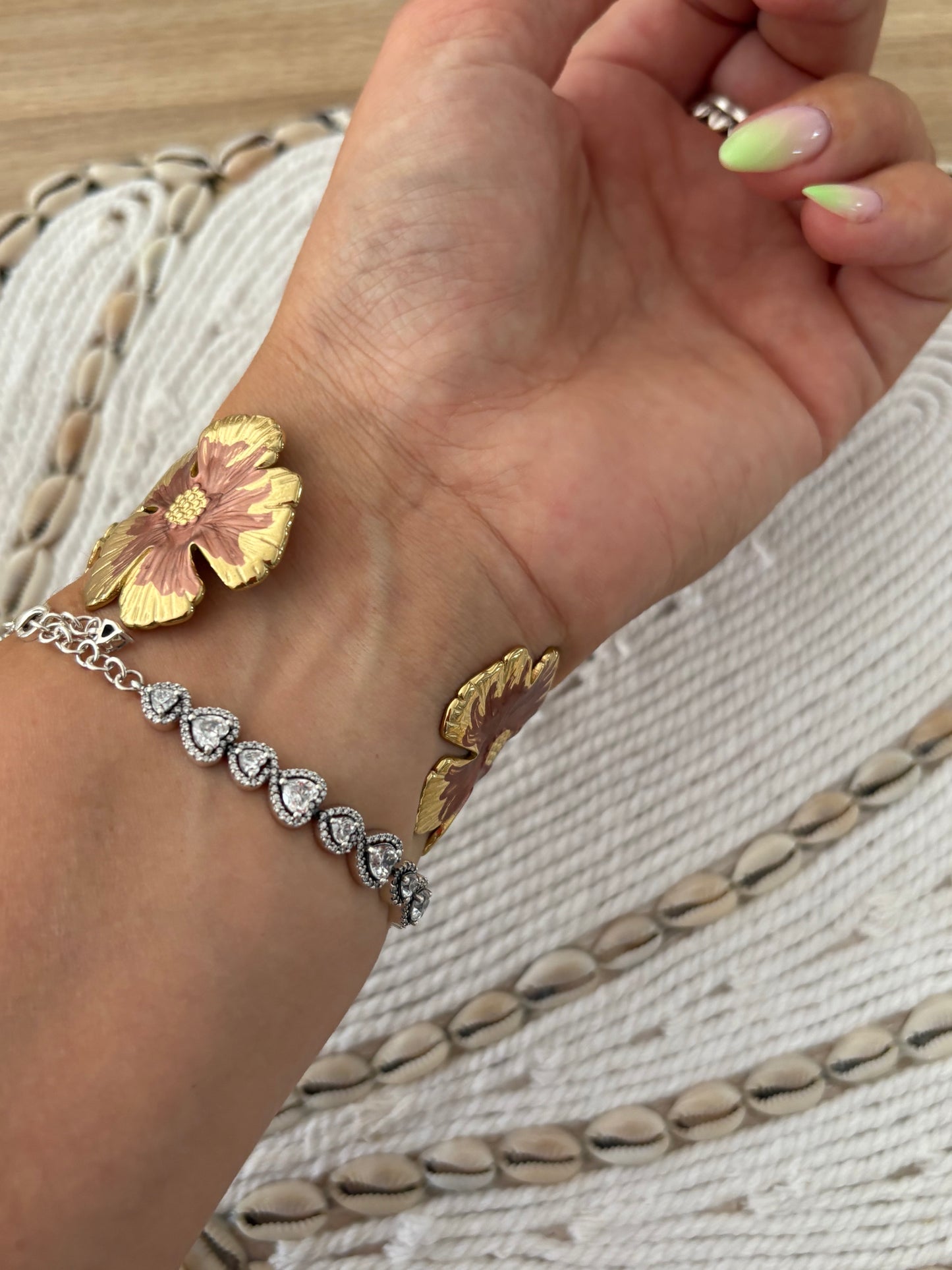 Bracelet manchette fleurs marron chocolat