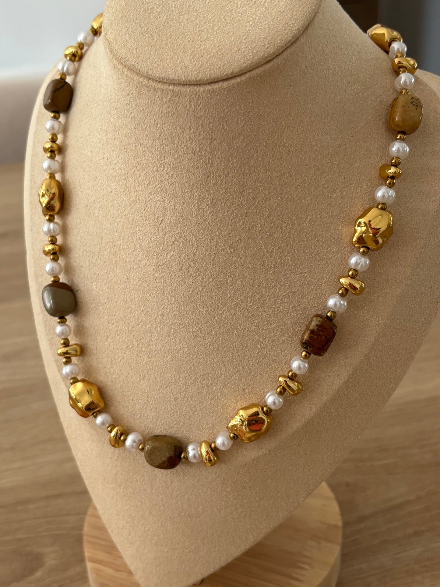 Collier perles dorées et marron
