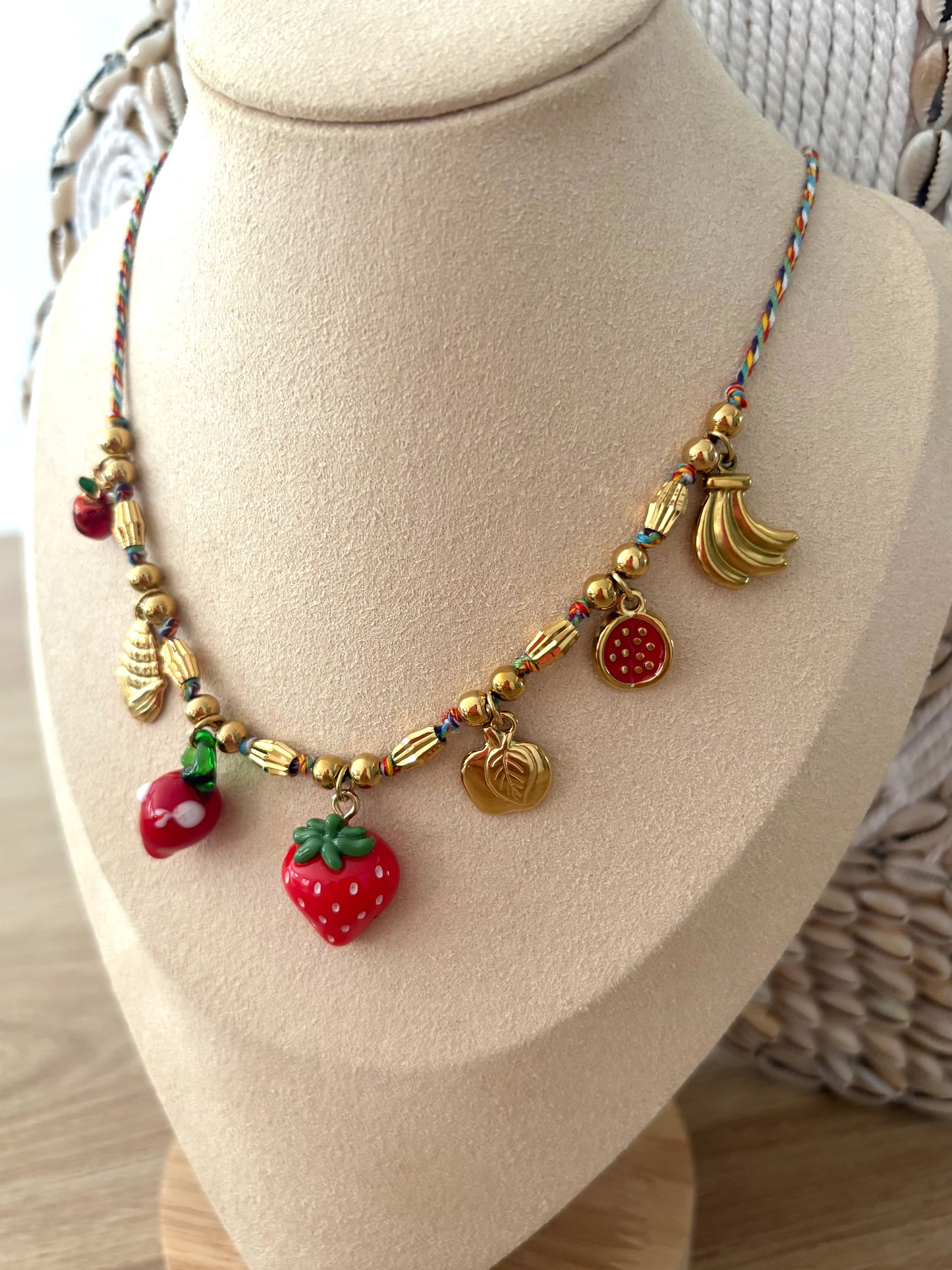 Collier breloques fruits