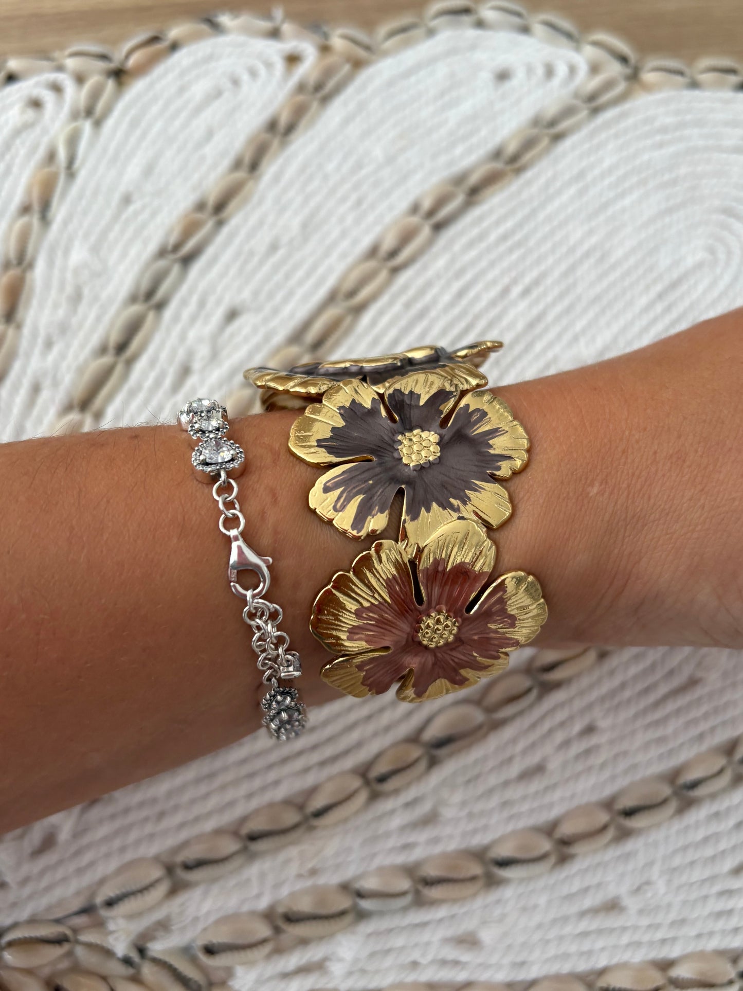 Bracelet manchette fleurs marron chocolat