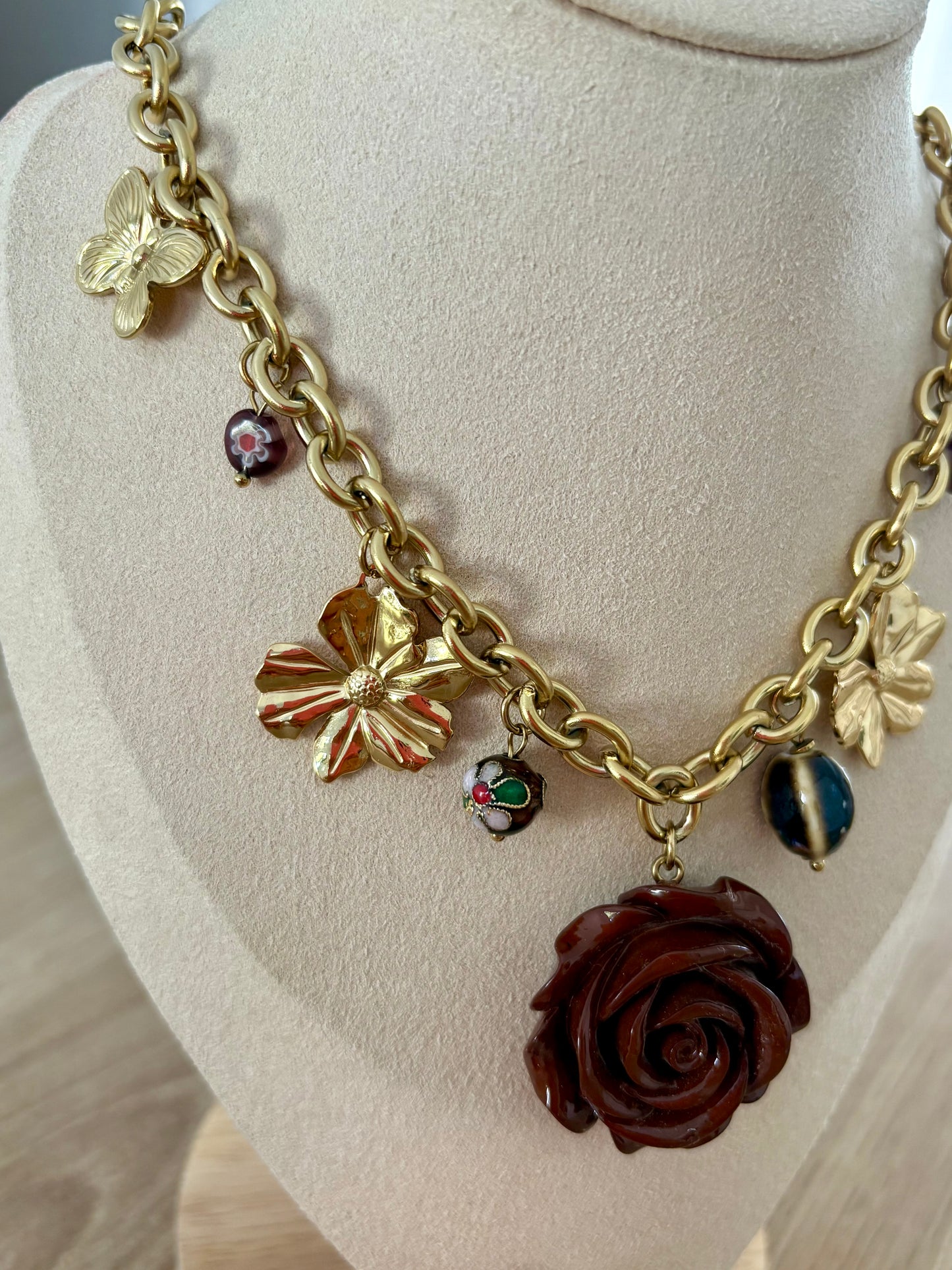 Collier Breloques rose Marron