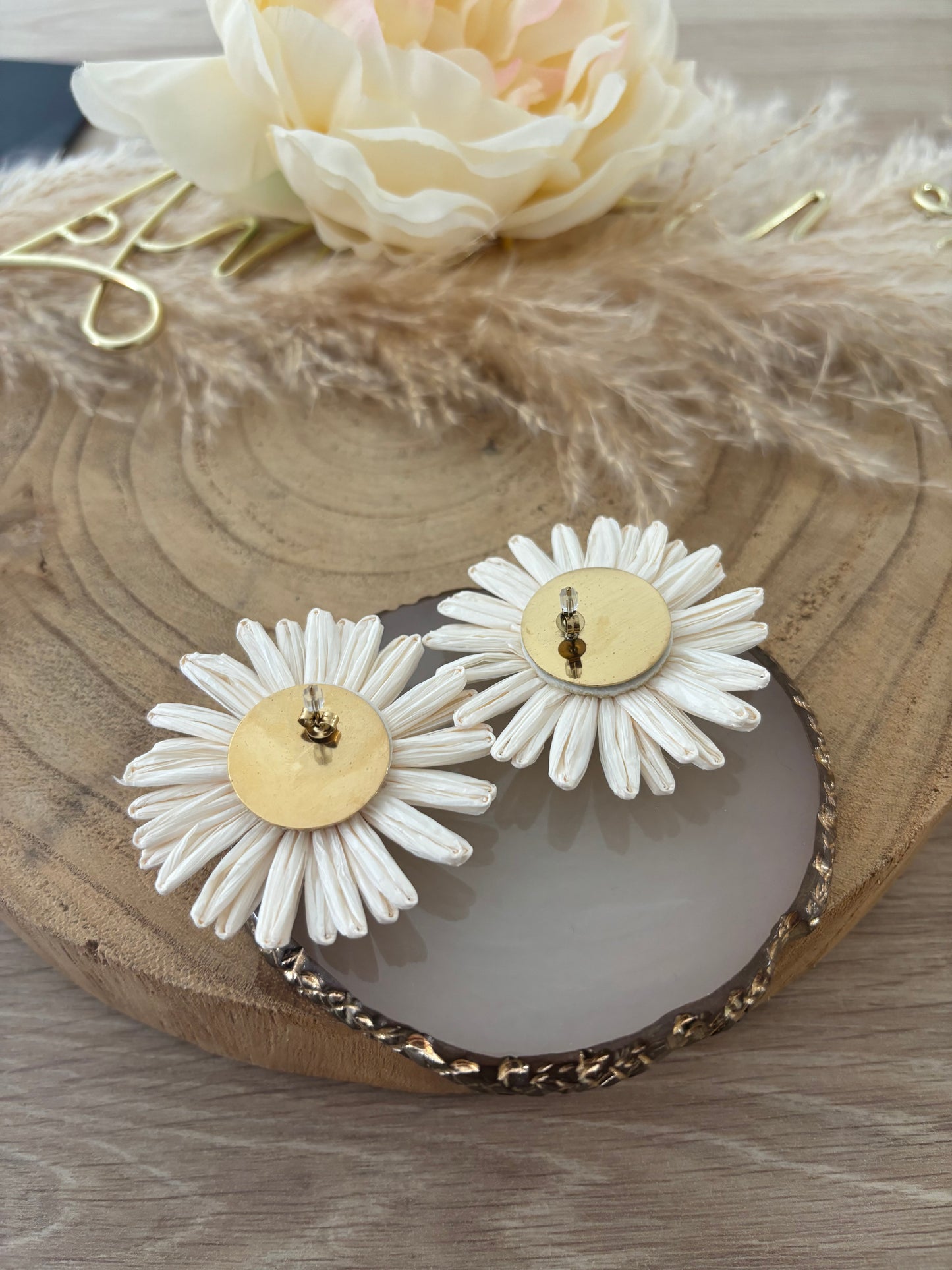 Boucles d’oreilles grosses fleurs blanches