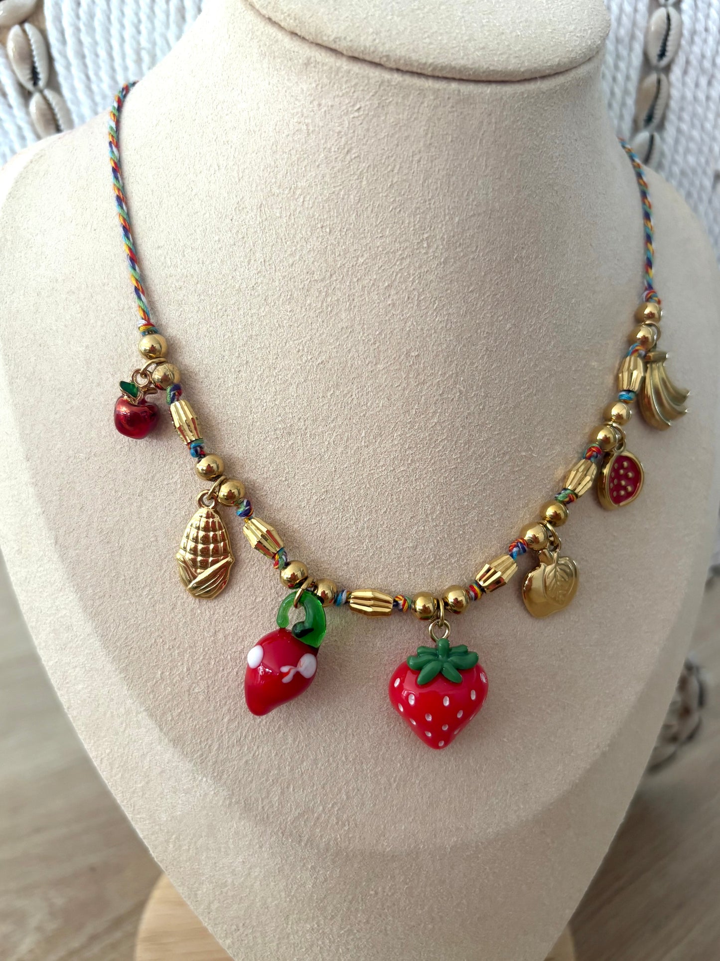 Collier breloques fruits