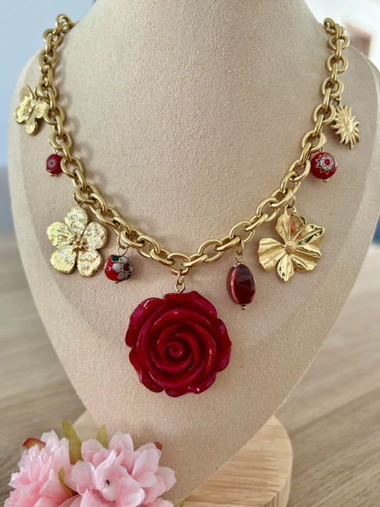 Collier breloques Rose Bordeaux