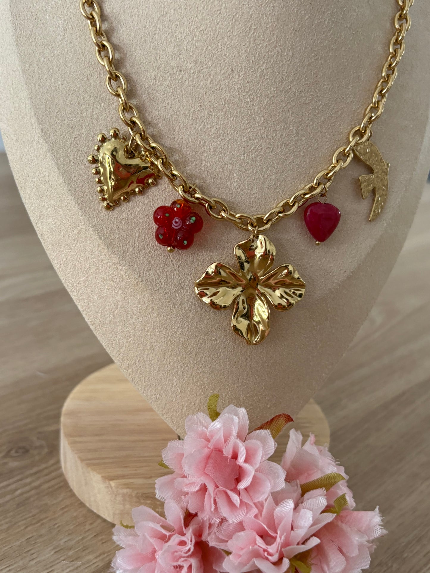 Collier breloques fleur hirondelle